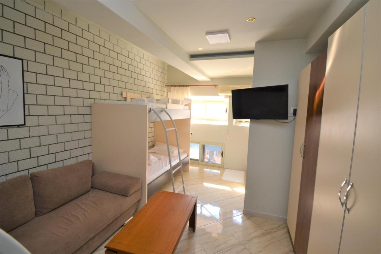 Jonian Central Condos Sarandë Esterno foto